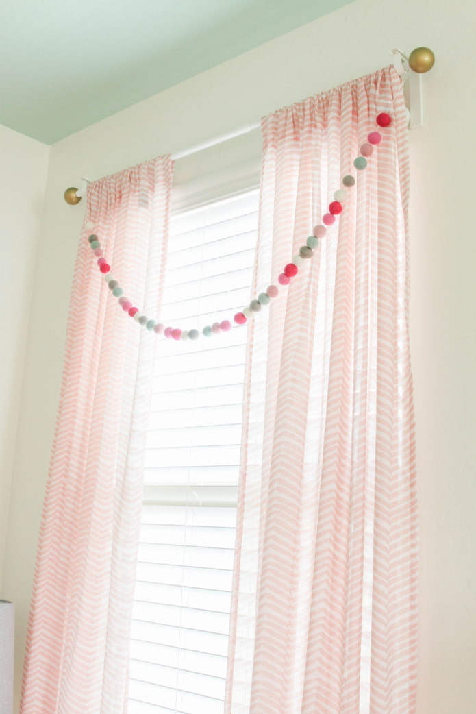 Garland from pompons