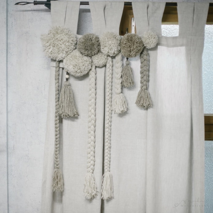 Composition from pompons