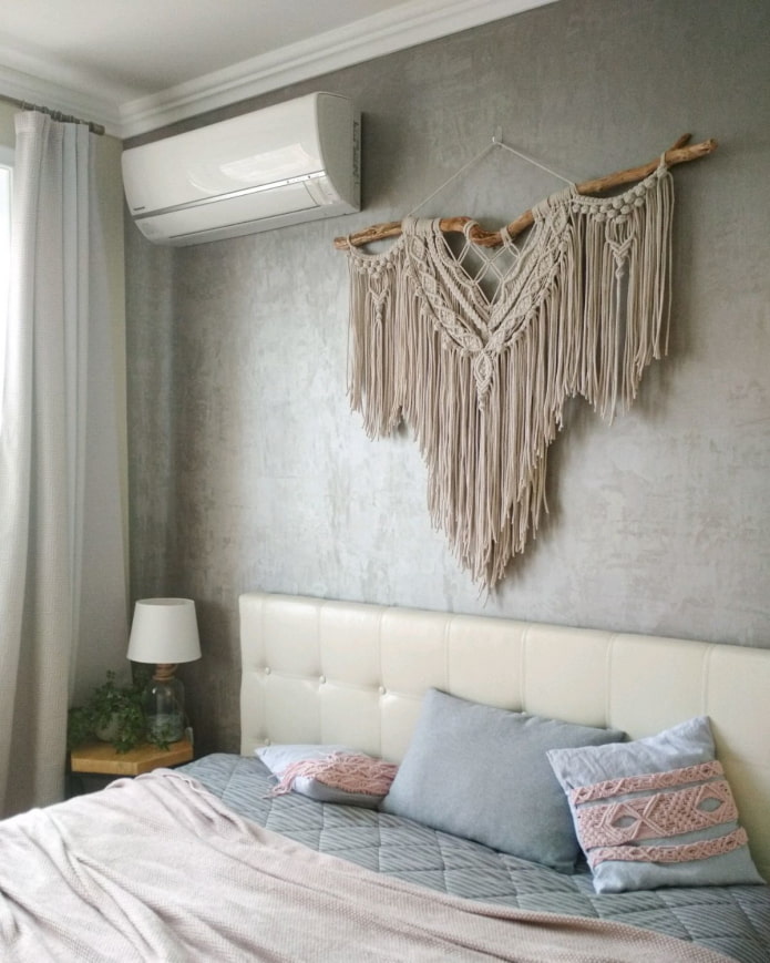 panel of ropes above the bed