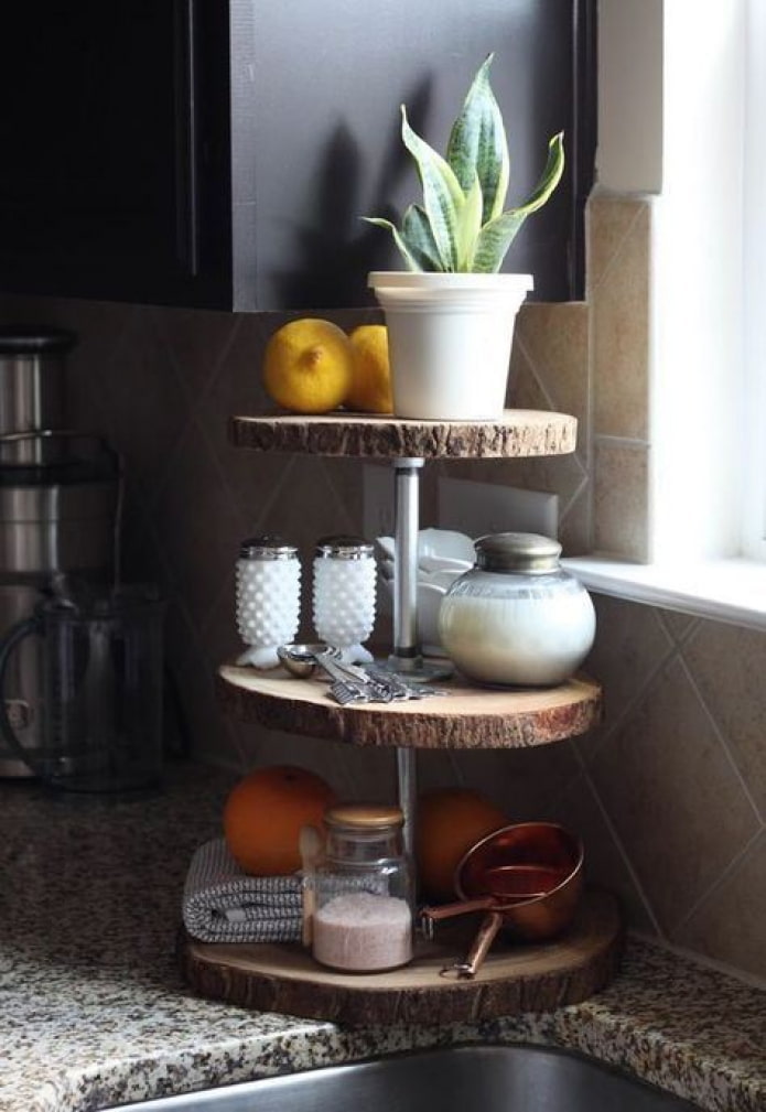 Shelf made of saw cuts