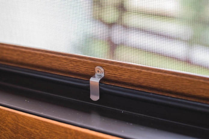 fasteners for a mosquito net