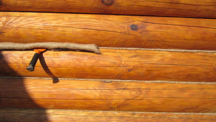 sealing the gaps between the logs