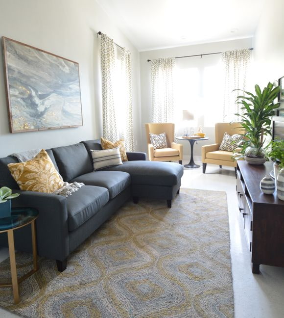 furniture arrangement in the living room