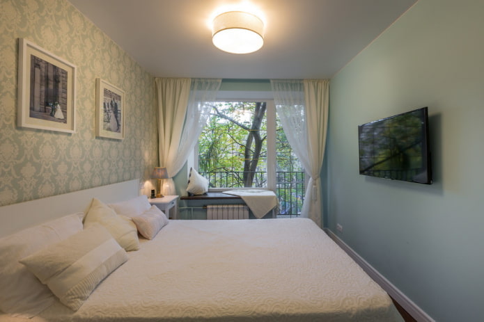 planning and zoning of a narrow bedroom