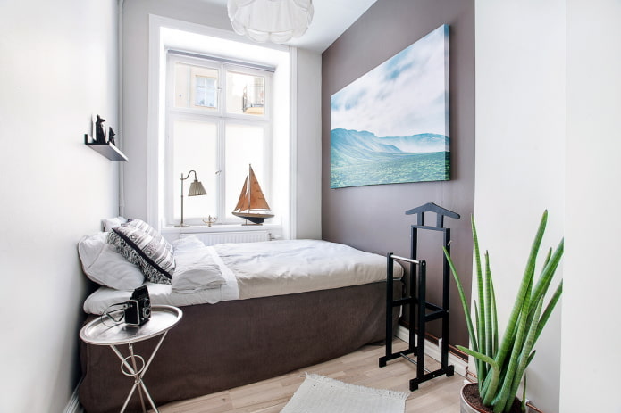 furniture arrangement in a narrow bedroom