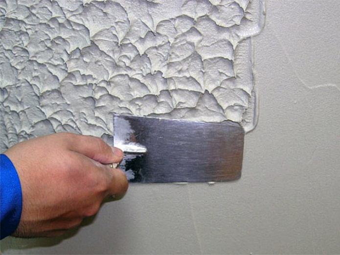 Decor with a trowel
