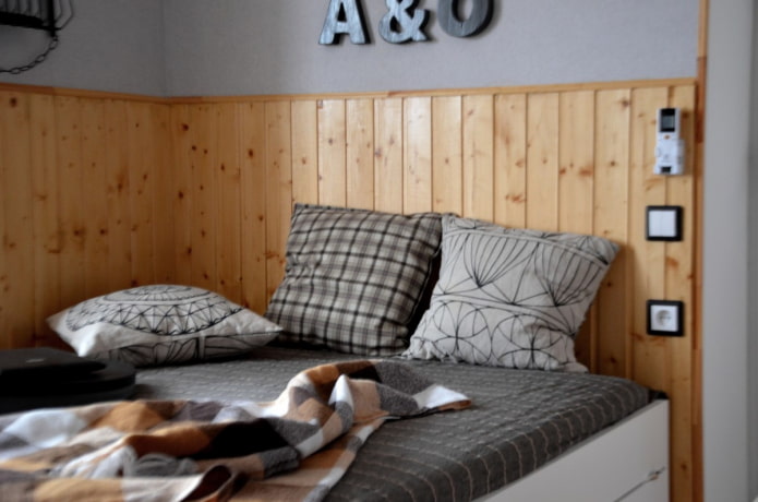 headboard made of clapboard