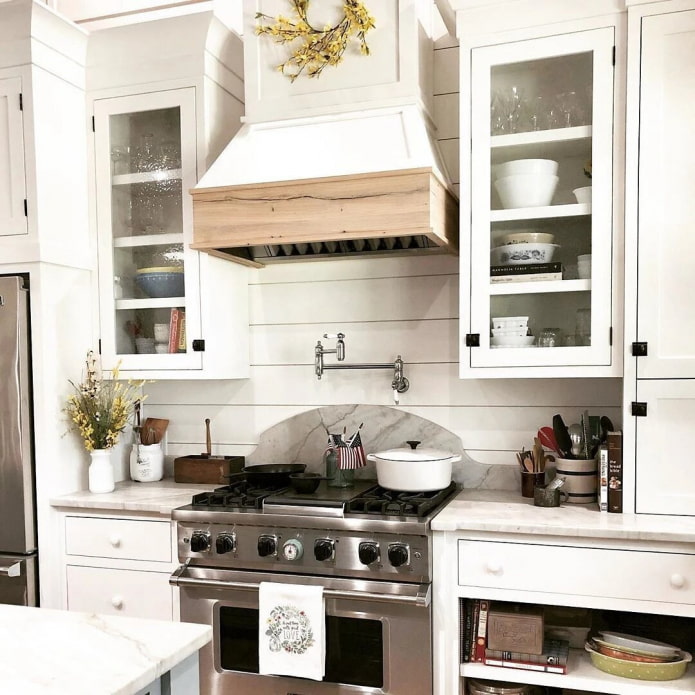 Apron made of white clapboard