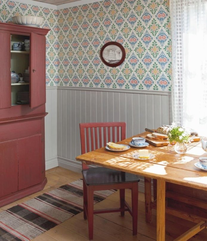Clapboard with wallpaper