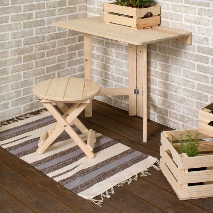 Folding table