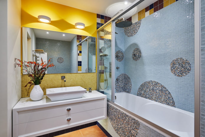 combined finishing in the bathroom