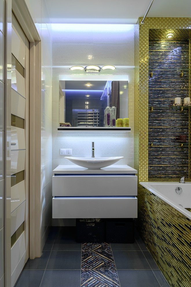 finishing the floor with tiles in the bathroom