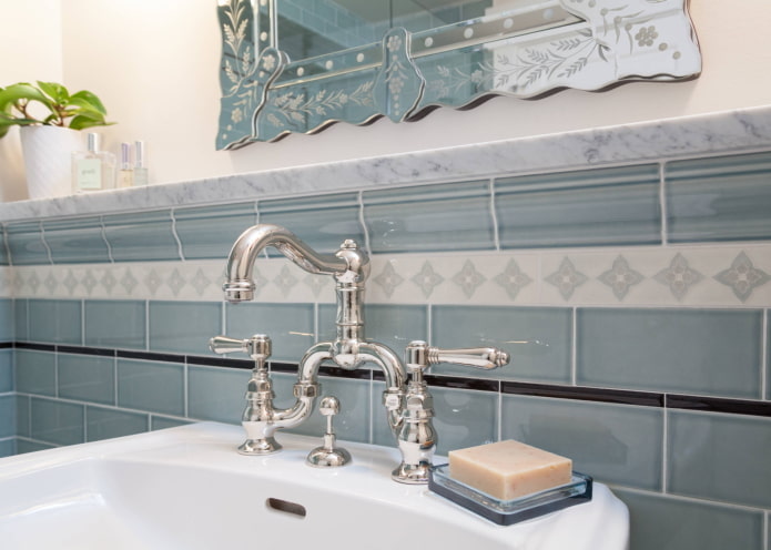 Silver-look washbasin faucet