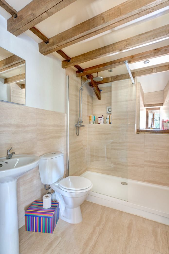 attic bathroom in white and beige tones