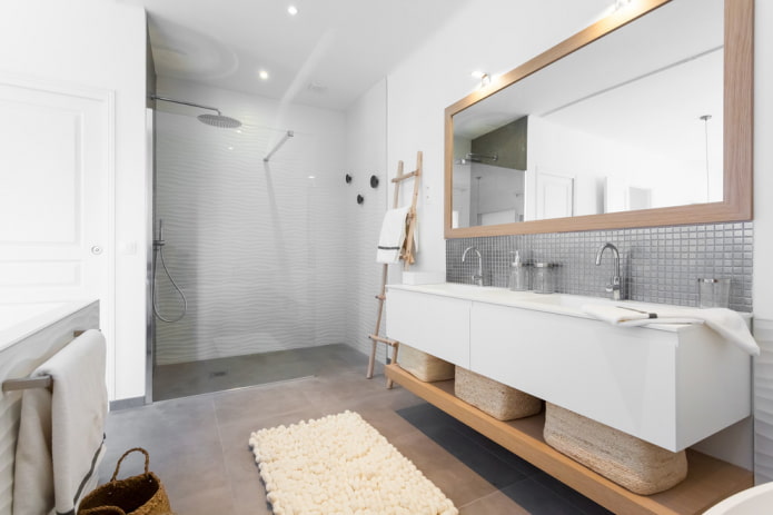 Wide mirror, glass partition