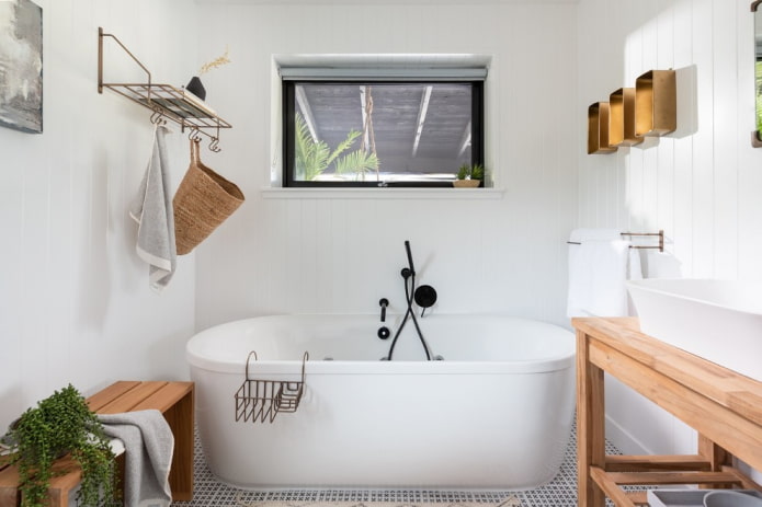 Oval bathtub