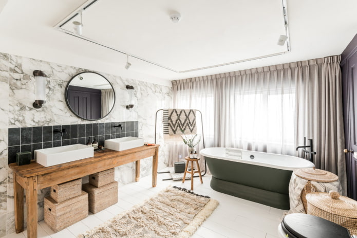 Bathroom decor with textiles
