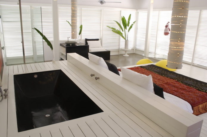 Unusual bathtub in the floor