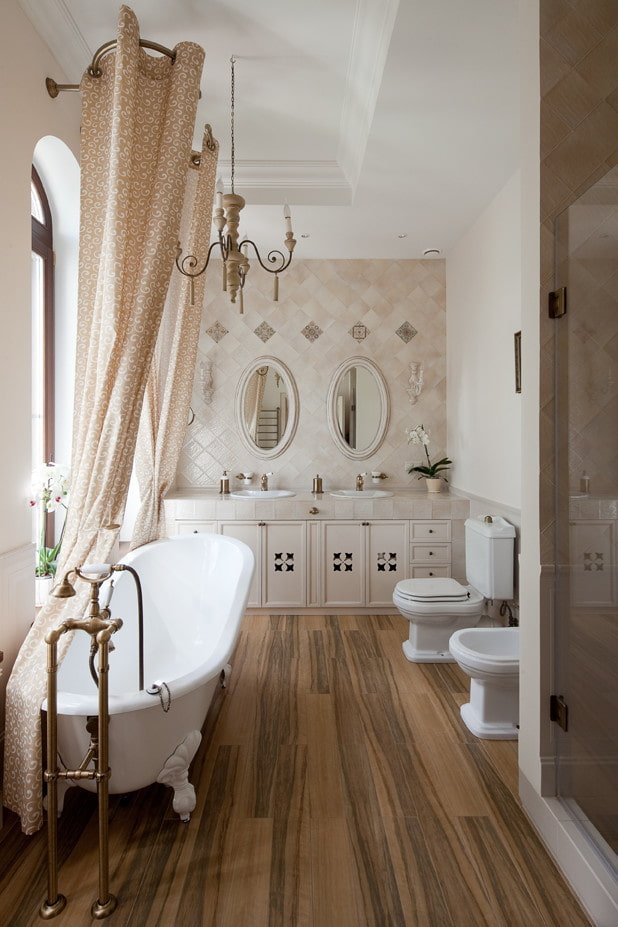 Bathroom with a tiled wall
