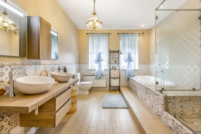 Patchwork tiles in the bathroom