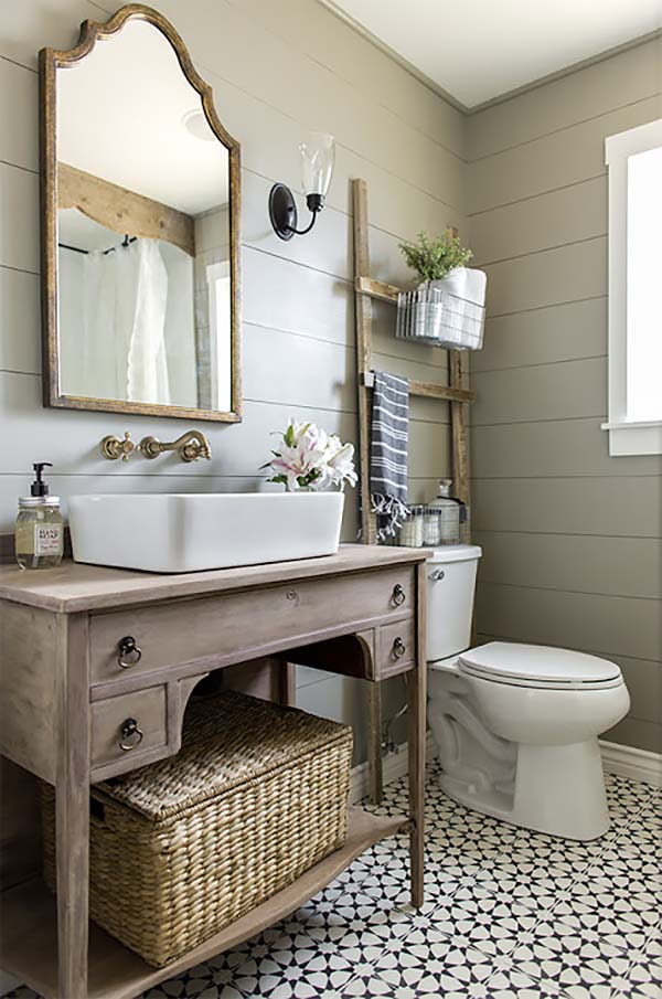 Bathroom with a Provencal twist