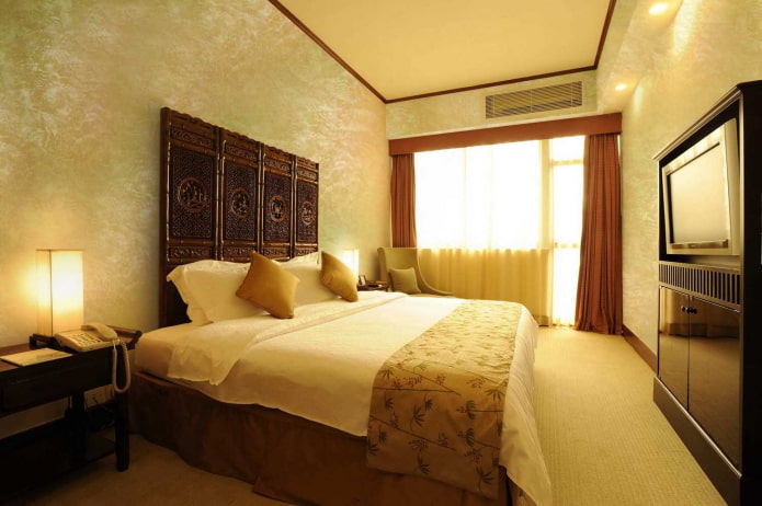 Venetian decorative plaster in the bedroom