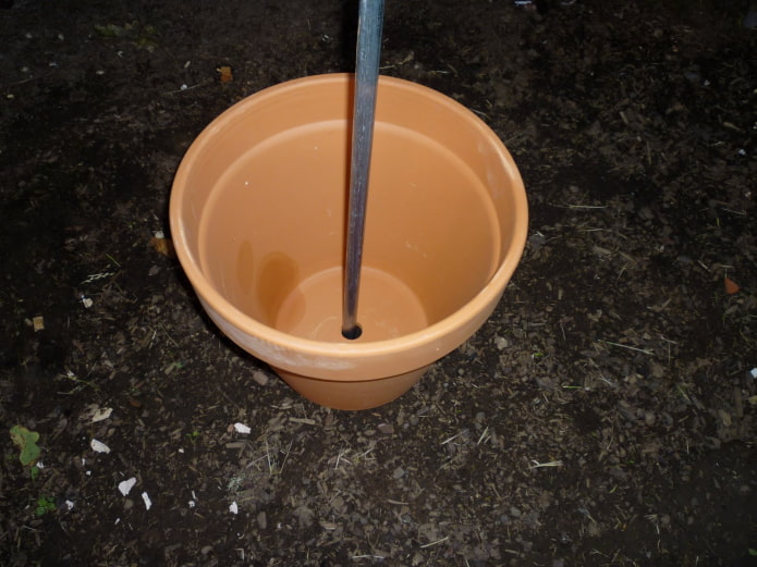 A pot on a rod