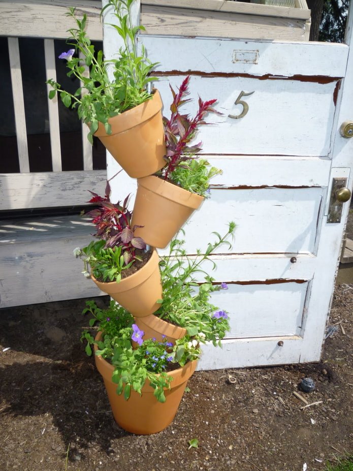 Flower bed made of pots