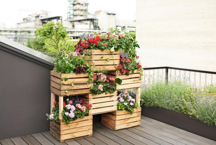 Flower bed made of boxes with hanging plants