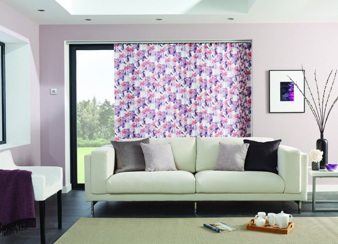 blinds with flowers in the living room interior