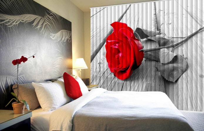 blinds with photo printing in the bedroom interior