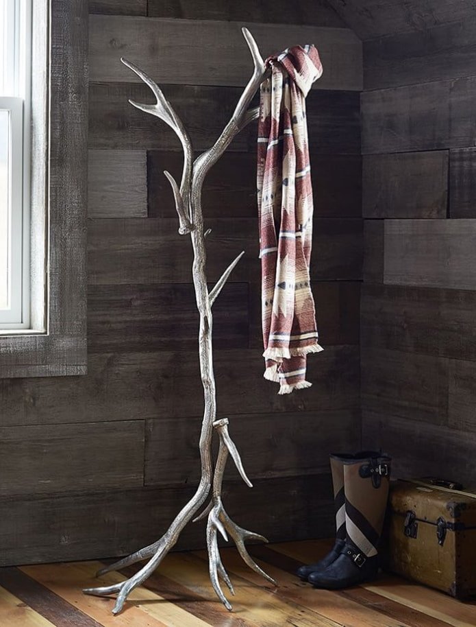 Hanger-trunk
