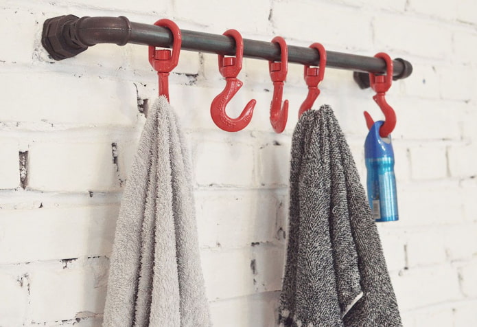 Hanger from a pipe and hooks