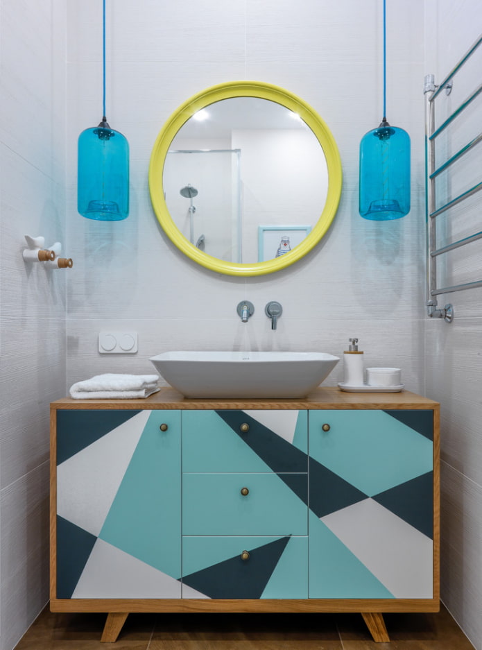 Round mirror
