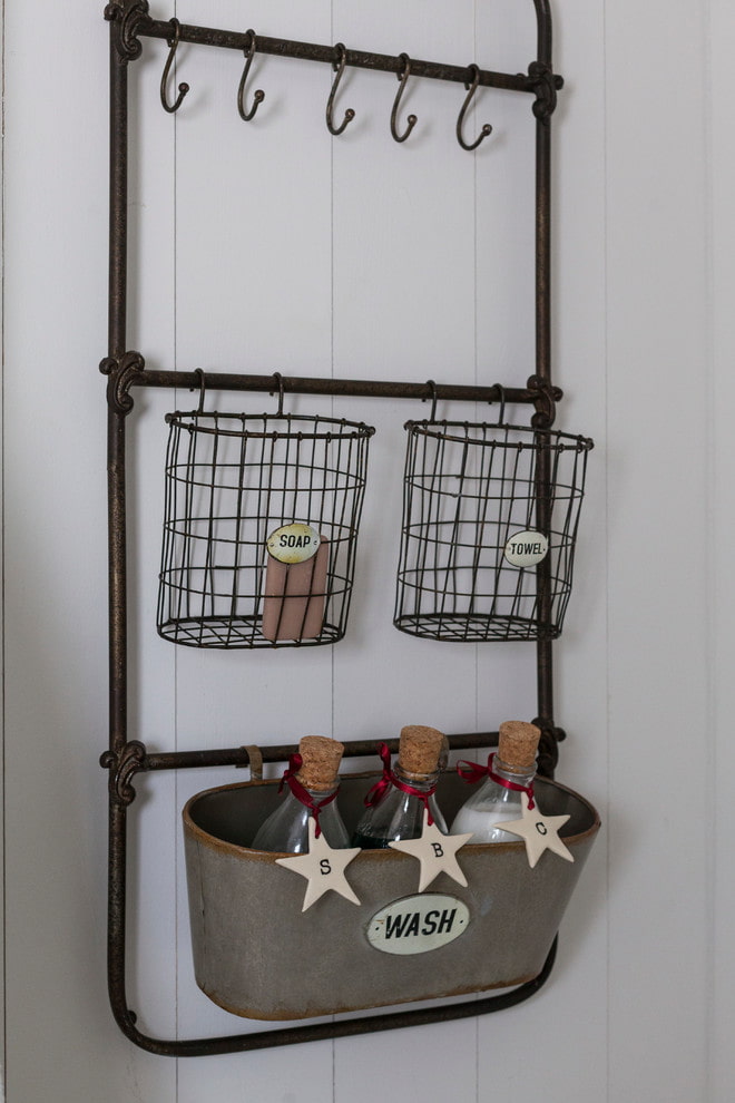 Basket-shaped shelf