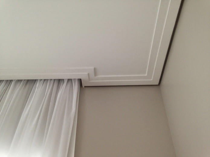 ceiling with a gap