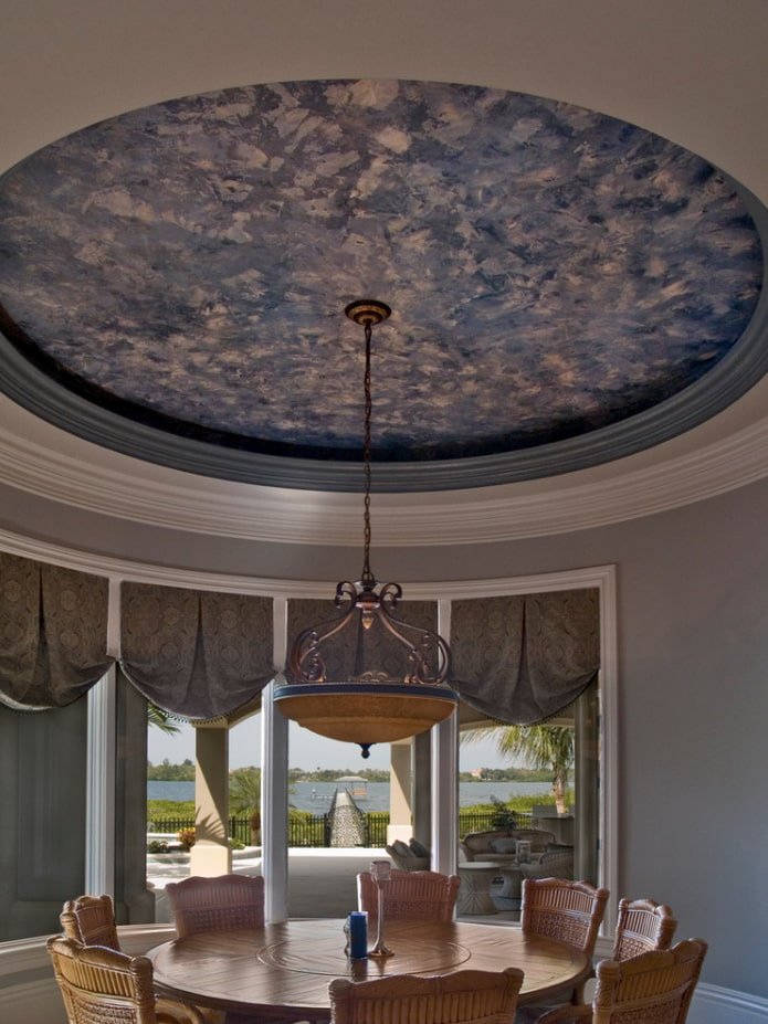 decorative plaster on the ceiling in the interior