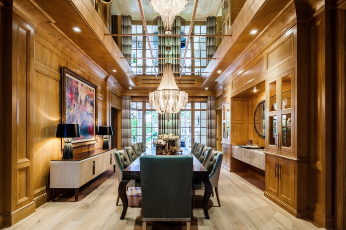 mirror ceiling in the dining room interior