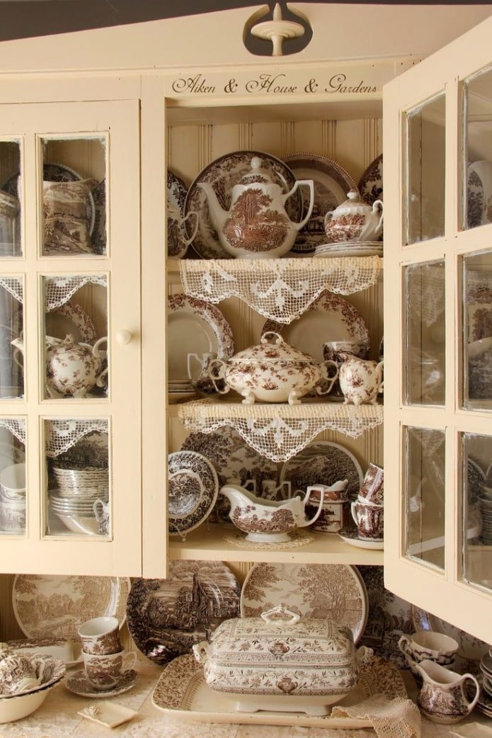 vintage style porcelain tableware