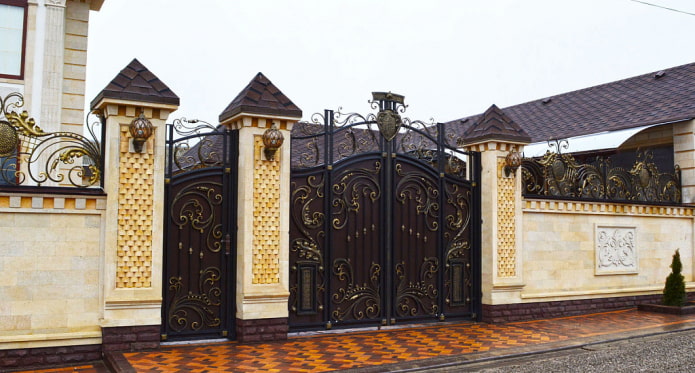 Metal gates