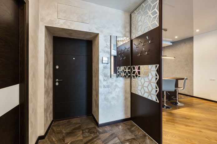 door decoration with decorative plaster in the interior