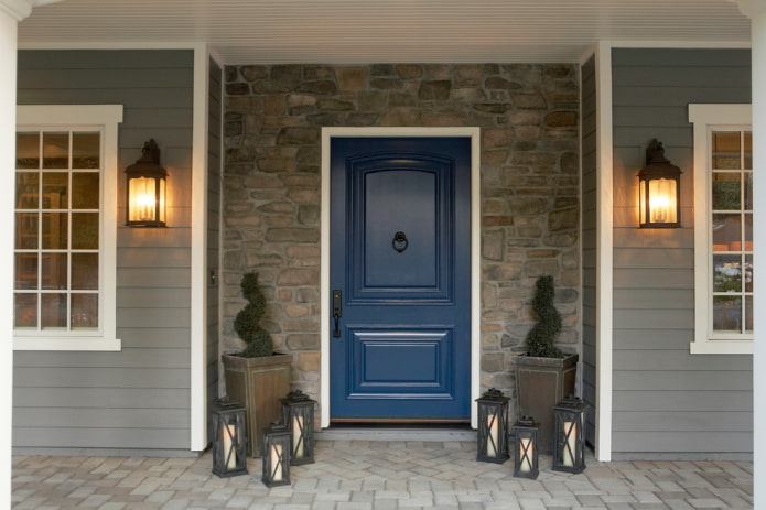 external decor of the entrance door