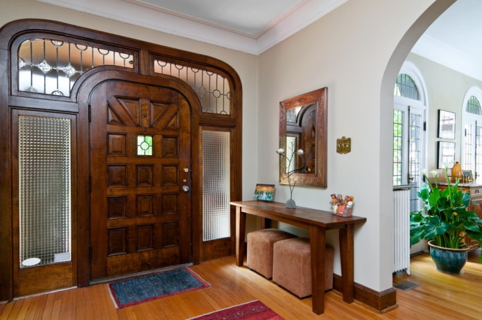 entrance doors with an arch in the interior