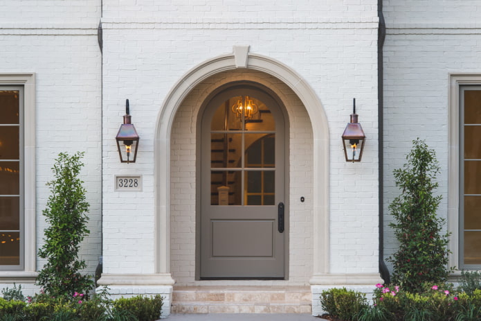 external decor of the entrance door