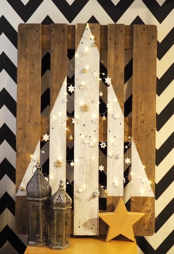 Drawn Christmas tree on a pallet