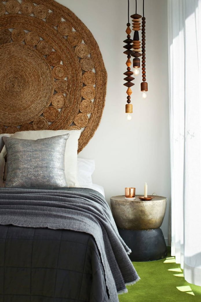 Round woven rug