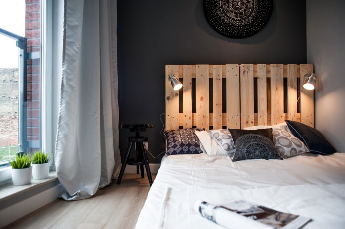 Headboard from a pallet