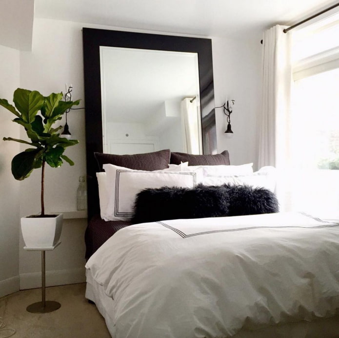 Mirror instead of a headboard