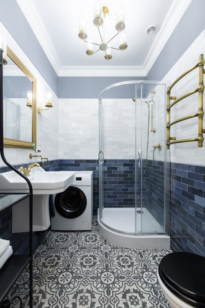 White ceiling in the bathroom