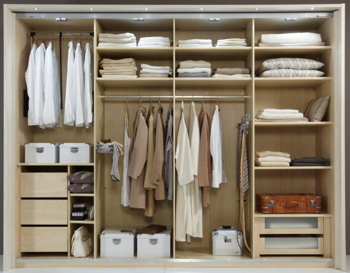 Wardrobe with 4 sections